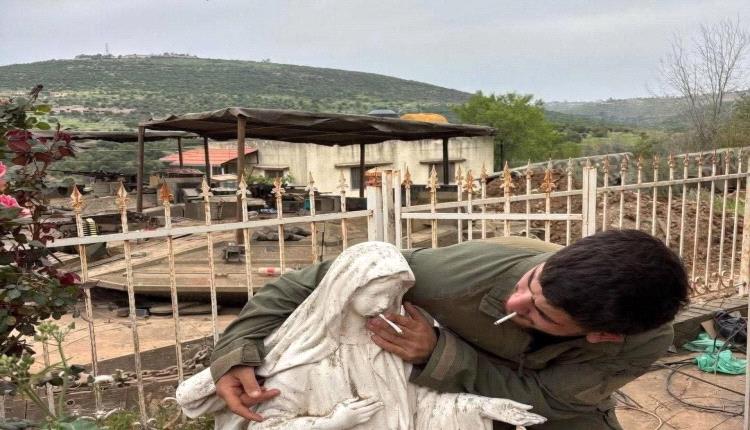 جندي إسرائيلي يهين تمثالاً للسيدة مريم جنوبي لبنان ويشعل غضب المسيحيين