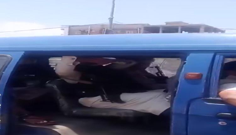 مسلحون يعترضون مديرة مدرسة في تعز ويطالبونها بالرحيل.. لفرض زوجة أحدهم بديلة عنها
