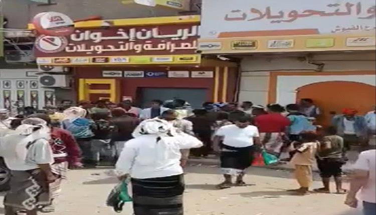 إفلاس جماعي لشركات الصرافة في مناطق الحوثي يكشف توظيف الاخير للقضاء مليارات المودعين