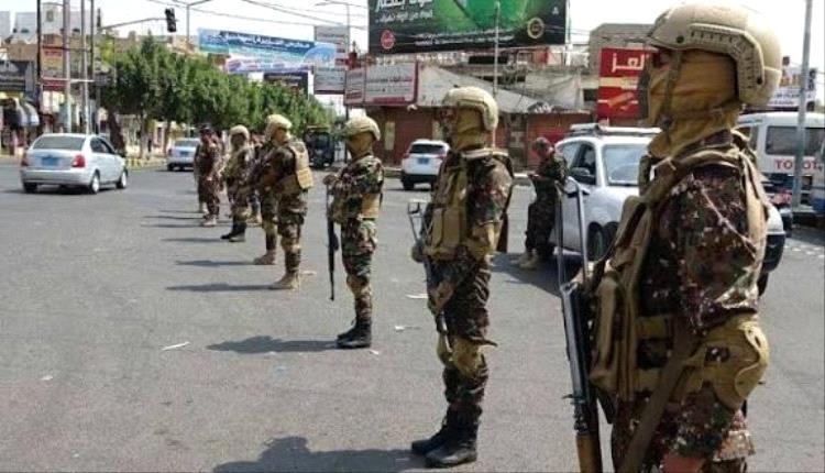الموت بانتظارهم في المكاتب والسجون.. الحوثيون ينهشون جسد العمل الإنساني في اليمن