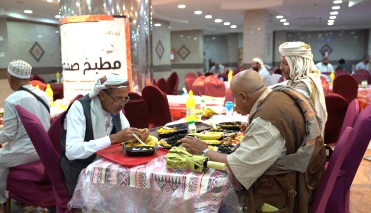 لجنة خاصة تنزل فجأة على مطابخ حجاج اليمن في مكة.. تفتيش يومي لإعاشة الحجاج