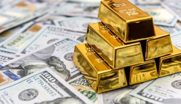 الذهب يهبط 2% مع ارتفاع الدولار وعوائد السندات الأمريكية
