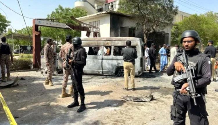 مقتل 8 جنود باكستانيين وإصابة العشرات في هجوم أثناء الليل على نقطة حدودية