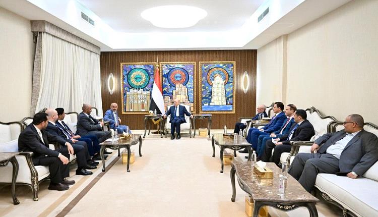 الرئاسي يجدد التزام الدولة بإغلاق كامل لملف المحتجزين 