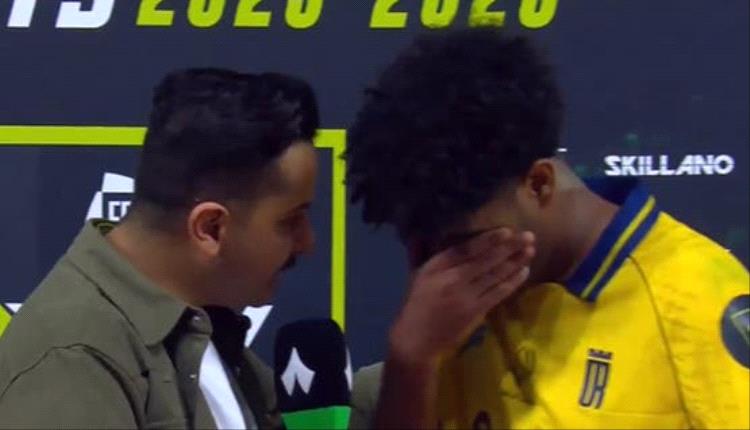 لاعب يمني ينهار باكيا عقب خسارة فريقه في دوري روشن ويثير تعاطف جماهير الكرة السعودية