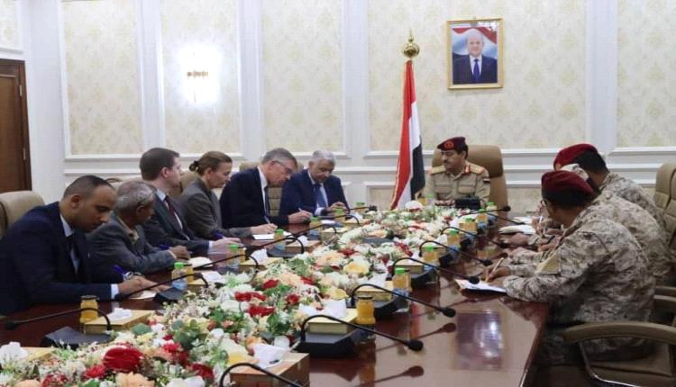 وزير الدفاع يحذر الأمم المتحدة: الحوثيون قنبلة موقوتة.. ويكشف تنسيقاً خطيراً مع القاعدة وداعش