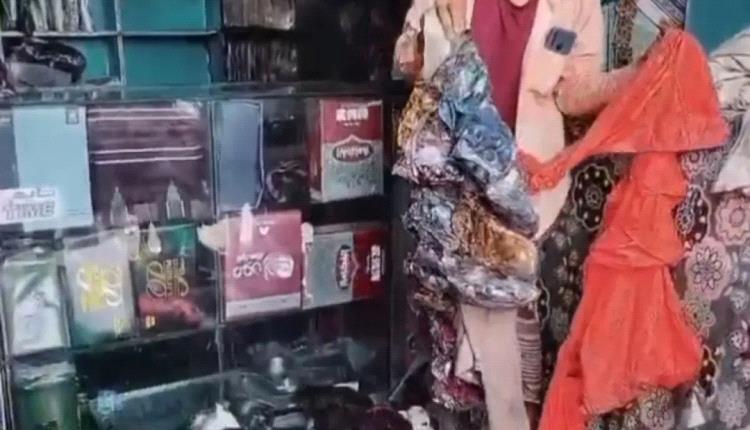 حريق هائل يلتهم معرضاً للملابس ويُذيب موسم العيد في ثواني بالمخا