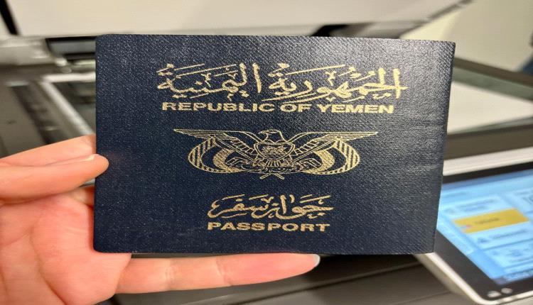 فضيحة تكدس جوازات تعز.. مواطنون ينتظرون منذ 2025 والمستعجل بـ1000 ريال سعودي
