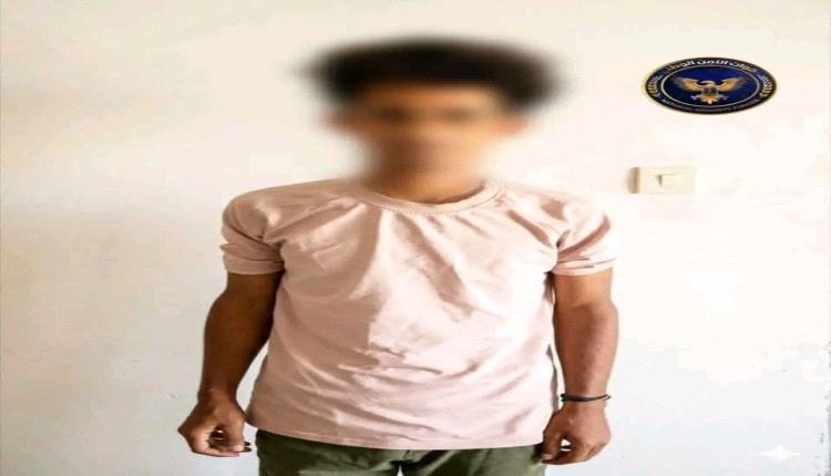 القبض على مطلوب أمنيا في نقطة العلم بعدن