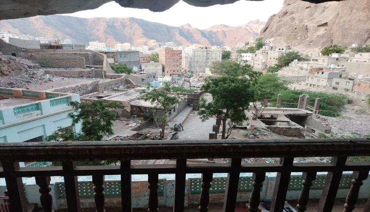 حارس يمني يناضل لإنقاذ آخر معبد هندوسي في عدن 