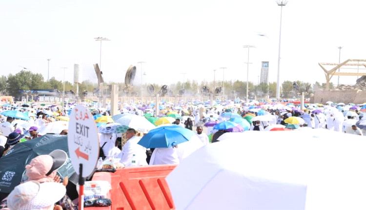 حجاج اليمن يقفون على صعيد عرفات لأداء ركن الحج الأعظم