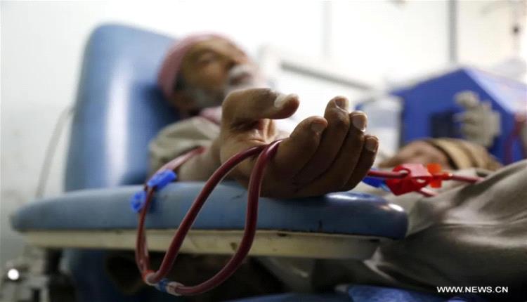 الحوثي يعترف  بحجم الكارثة الصحية التي تسببت بها في مناطق سيطرتها