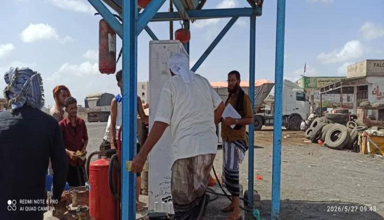 صناعة الملاح تشرف ميدانياً على توزيع وبيع الغاز للسيارات