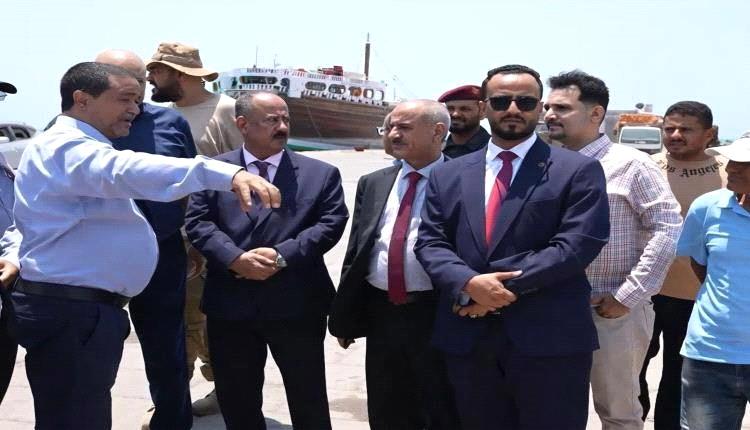 من الغيضة إلى المخا وبروم.. الحكومة تقود معركة إعمار المطارات والموانئ لربط اليمن بالعالم