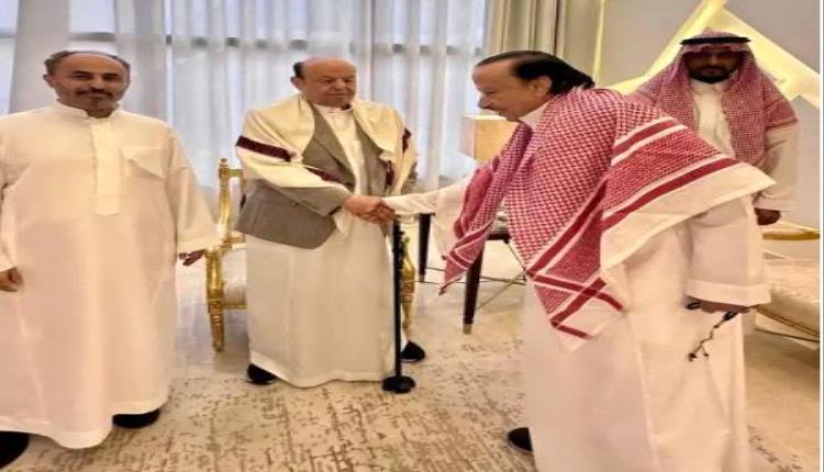 آخر ظهور.. هكذا بدا عبدربه منصور هادي مع "العكاز"