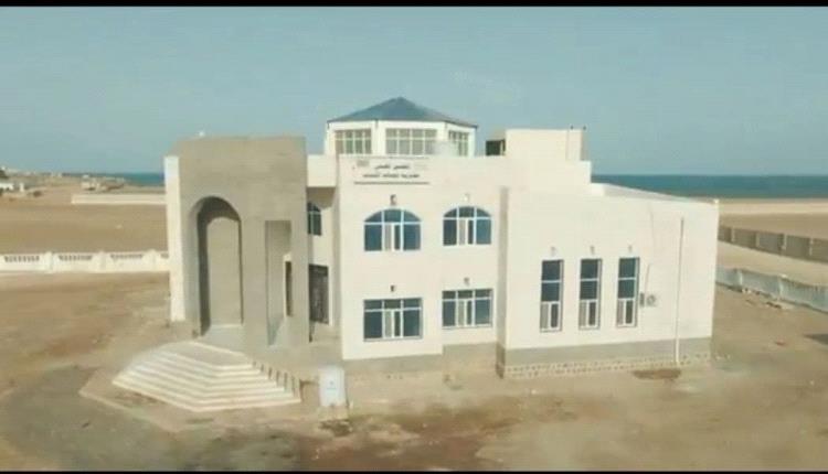 سلطة ذو باب المندب تكشف الحقيقة الكاملة بشأن المجمع الحكومي وترد على الصور المبتورة