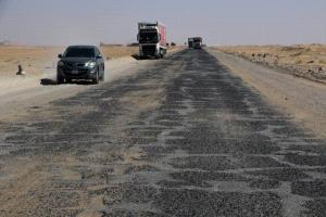 الشركة المنفذة لمشروع طريق العبر الدولي تسحب معداتها من مأرب بعد إيقافها للعمل