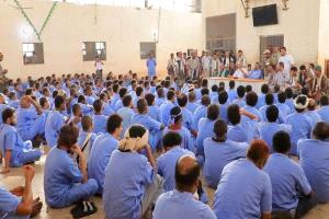 الحوثيون يشرعون بإفراغ سجونهم .. ومصادر تكشف السبب 