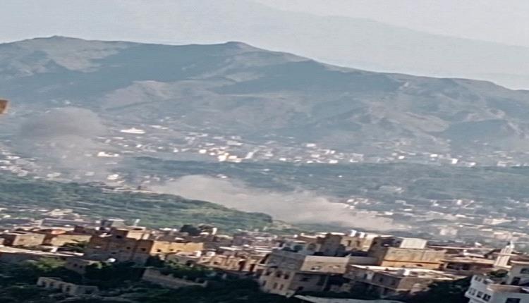 الطيران الحربي يخمد مصادر نيران حوثية شرق تعز ويدمر تعزيزات بالوازعية