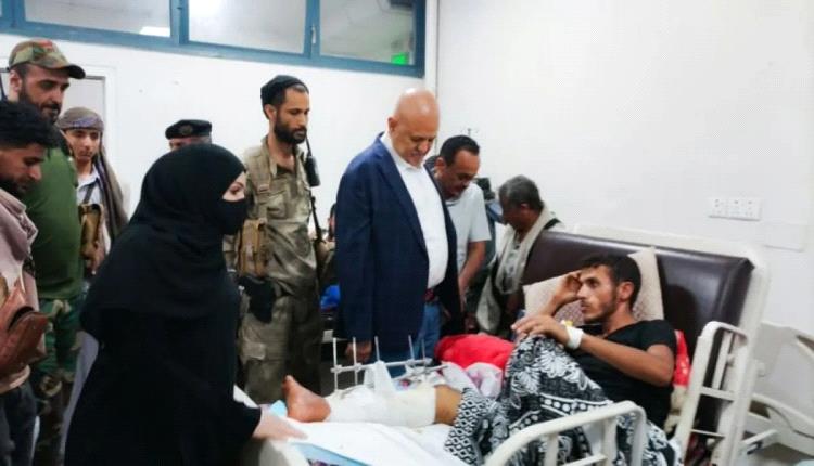 أول ظهور لمحافظ تعز عقب سقوط التربة.. رسالة صريحة للحوثي