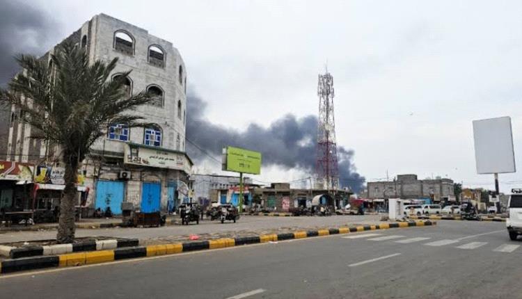 الحوثي يقتحم منزل مواطن بـ15 طقم في المخا