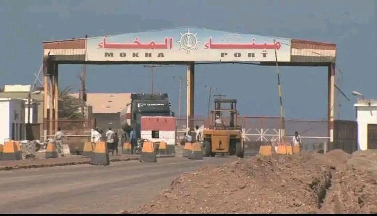 تحذيرات من أمر خطير قام به الحوثيون قبل انسحابهم من ميناء المخا