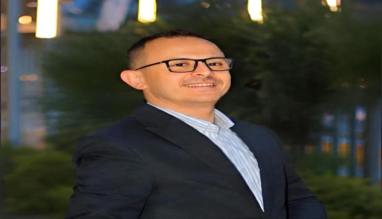 بن زايد يفتح النار على إعلامي إخواني في مأرب ويتهمه بمحاولة النيل منه