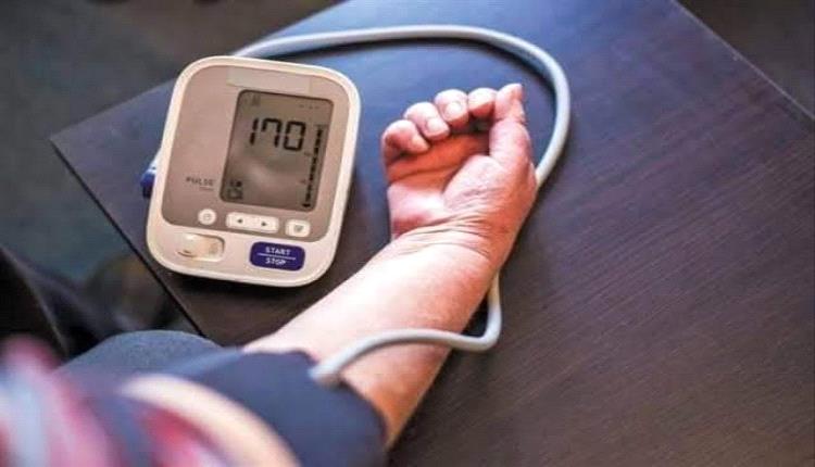 يتفوق على التمارين الرياضية.. تأثير مفاجئ للاستحمام بالماء الساخن على ضغط الدم
