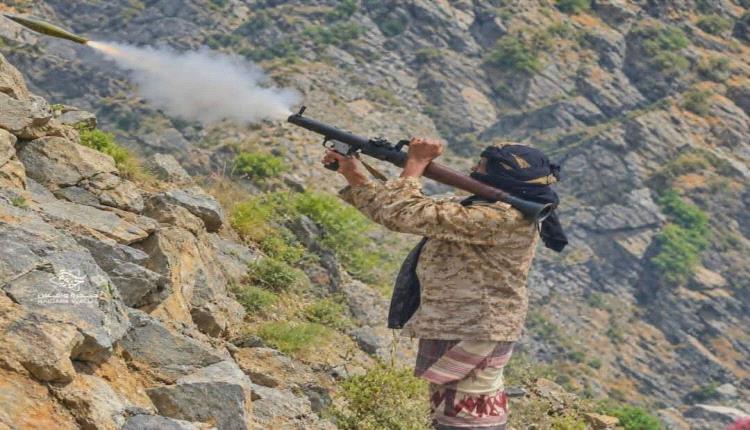 احتدام المعارك في جبل حبشي وكمين يدمر آليات للحوثيين ومقتل عددًا من عناصرها 