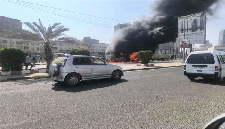 عدن.. حريق يلتهم محلاً لبيع القهوة في خط التسعين 