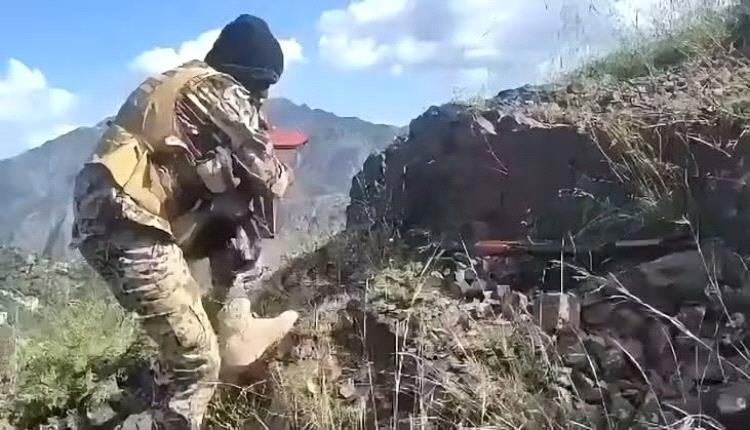 ضربة موجعة للحوثيين في جبهة الأقروض.. الجيش والمقاومة يستدرجون تعزيزات المليشيا ويكبدونها خسائر فادحة