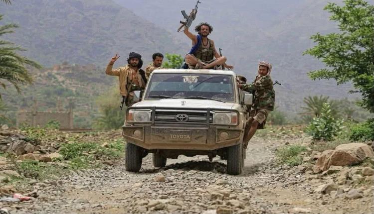 بعد تحرير مواقع في تعز.. القوات تعثر على شحنة من مادة الشبو المخدر  وأسلحة مسروقة من صنعاء