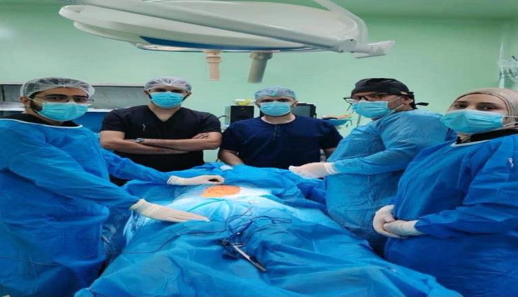 فريق طبي يستخرج 214 دبوساً من بطن مريض في العراق.. صور