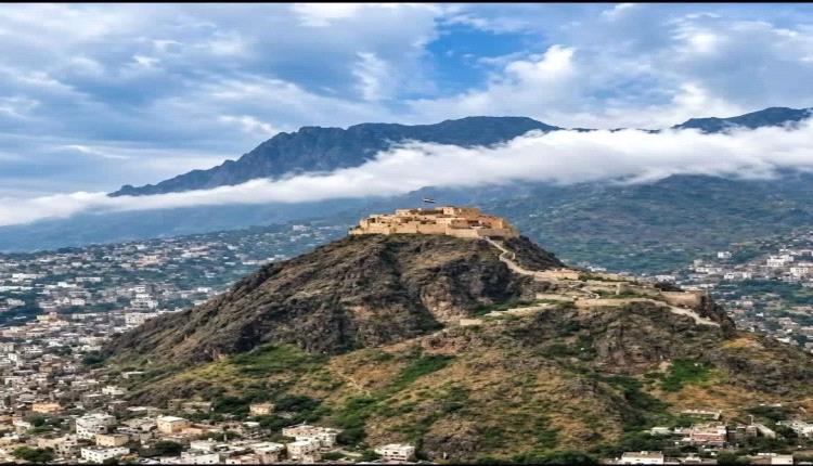 246 قتيل وجريح حوثي في معارك ضارية بتعز وغارات دحرت هجماتهم