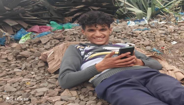 الحوثي يختطف طفل في سامع فوق طقم أثناء لعبه كرة القدم