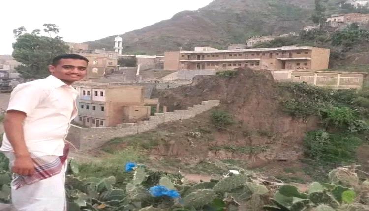 قناص حوثي يقتل مواطن في تعز ويصيب شقيقه وسط تصعيد قصف القرى والمنازل