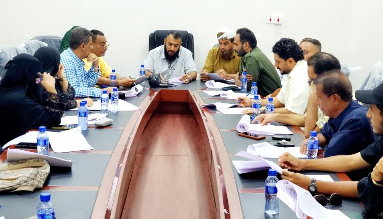 مدير عام مديرية التواهي يتراس اجتماع المكتب التنفيذي بالتواهي  يناقش تقارير أداء المكاتب واحتياجاتها الخدمية