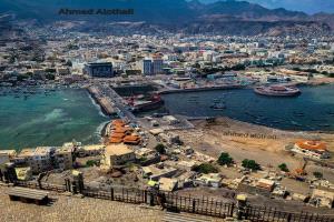 عاجل: دوي انفجار هزّ العاصمة عدن إثر قصف حوثي