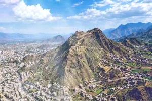 الكشف عن حقيقة السيطرة على قمة جبل هان في تعز