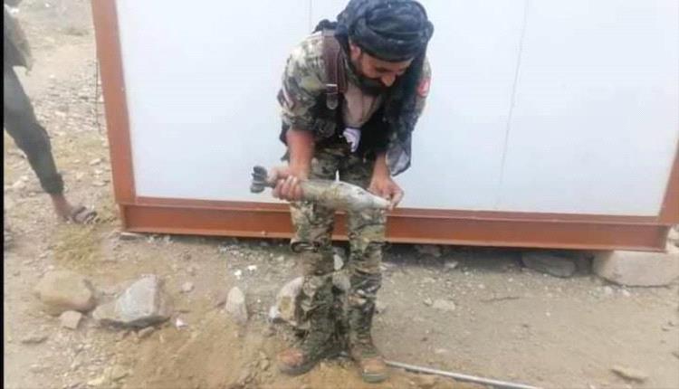 الحوثي يقصف منشأة خدمية بوحشية وسقوط 9 بيت قتيل وجريح
