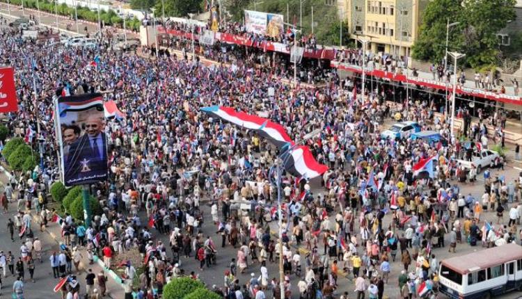الجنوبيون يحيون الذكرى الـ55 لتأسيس الجيش الجنوبي بحشود في عدن وحضرموت