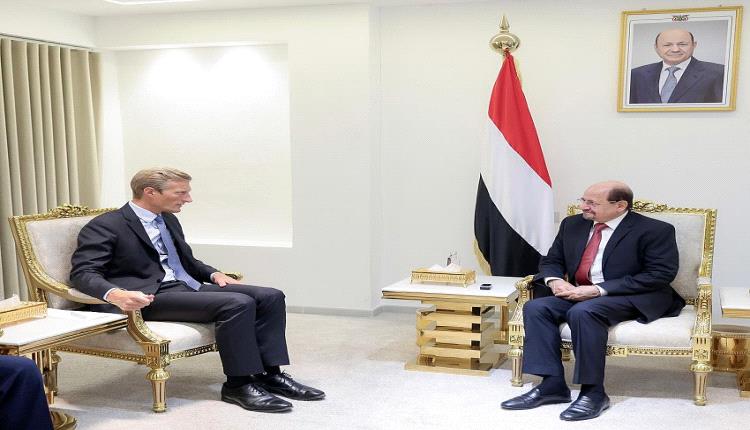 المدير التنفيذي بالإنابة لبرنامج الأغذية العالمي يصل عدن.. ويوجه رسالة قوية