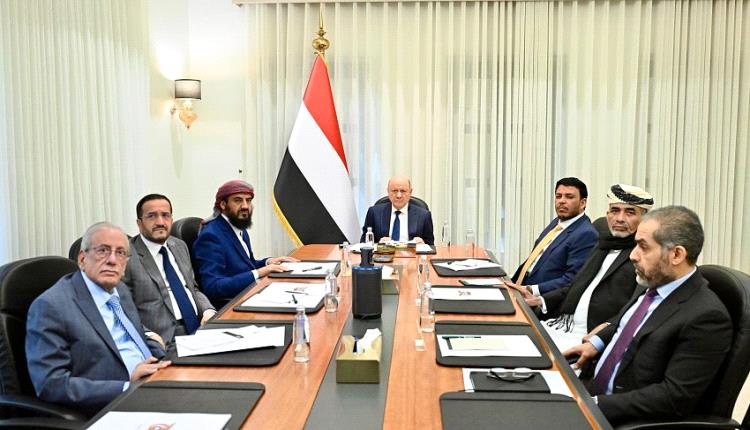 اجتماع استثنائي للرئاسي والحكومة.. خطة حازمة لتجفيف منابع تمويل الحوثي وجاهزية عسكرية قصوى