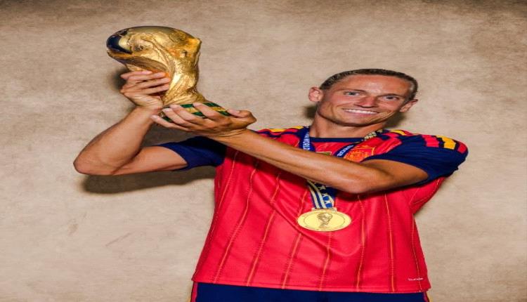 يورينتي يعتزل اللعب الدولي بعد فوزه مع إسبانيا بكأس العالم  