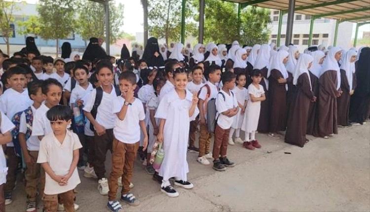 تكاليف باهظة.. الغلاء يحرم أبناء الأسر اليمنية من الالتحاق بالتعليم