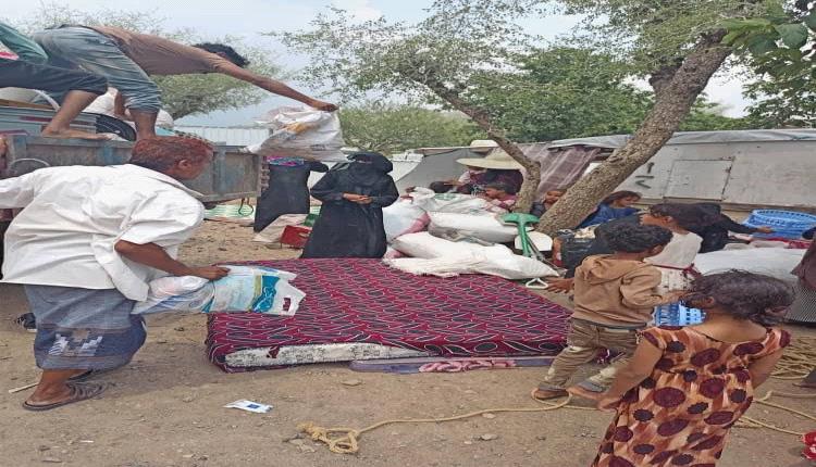 الحوثي يشرد 917 أسرة في ريف تعز.. القصف يلاحق النازحين إلى مخيمات اللجوء