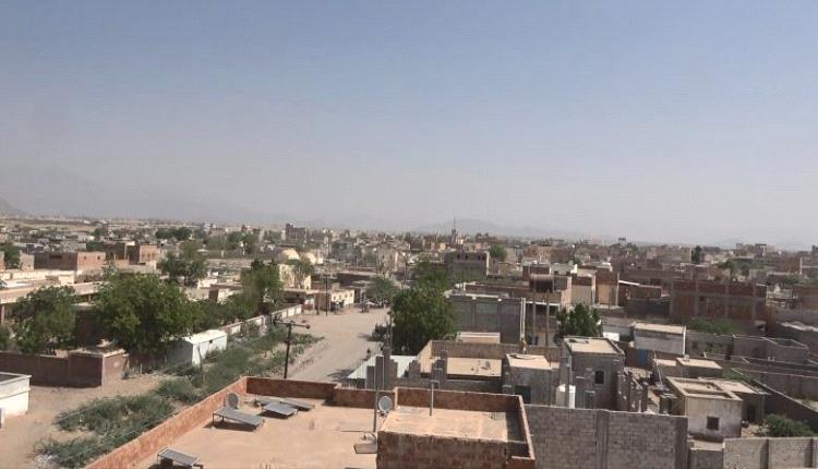 الجيش يحرر حيس بالكامل من سيطرة الحوثيين ويؤمّن مناطقها الريفية