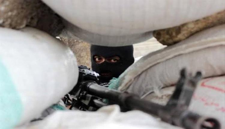 قناص حوثي يلاحق المدنيين في تعز.. والضحايا أطفال