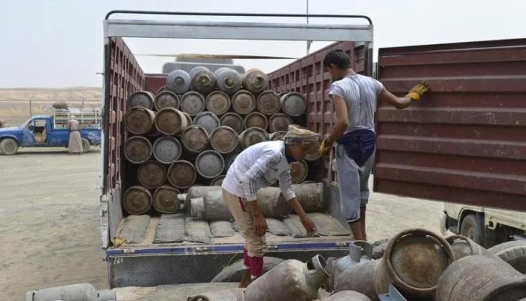 للهروب من مواجهة بن وهيط.. عدن تتجه لاستيراد الغاز لإنهاء سيطرة مأرب