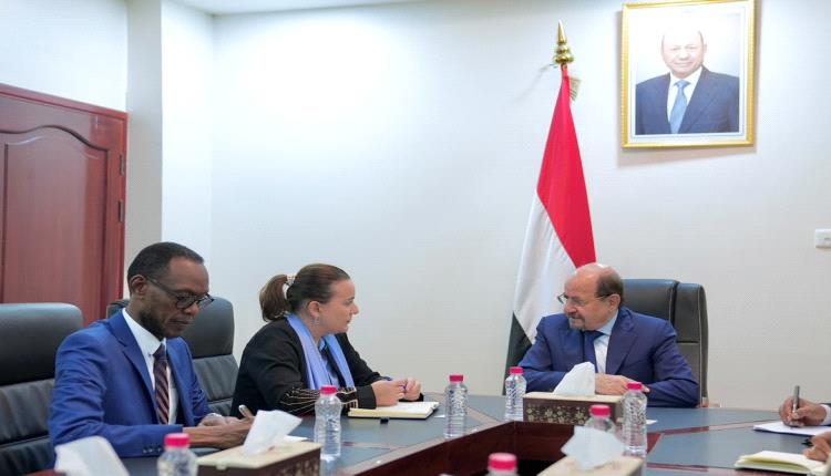 شائع الزنداني يحيط مسؤولة أممية بخطورة التصعيد الحوثي الأخير